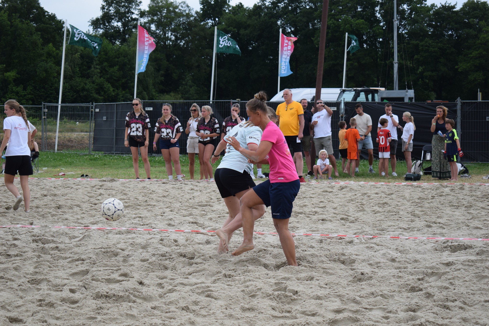 Beachsoccer in het zand